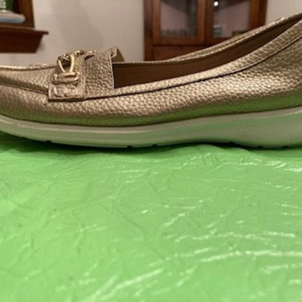 Aerosoles gold flats/loafers size 8 - barely worn - Picture 3 of 6